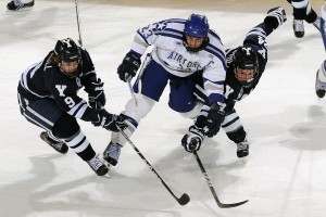 华体会入口-拼搏青春点亮篮球梦想之光，篮球奋力拼搏