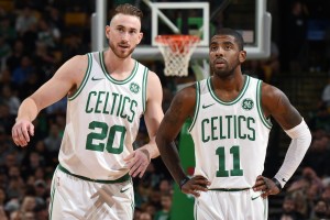 华体会官网入口-新款滑雪服设计亮点，适应极寒环境保证运动员温暖与灵活，滑雪服装