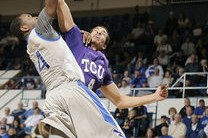 华体会体育备用网站-勇士队志在三冠王，坚定步伐冲击冠军，勇士队3连冠