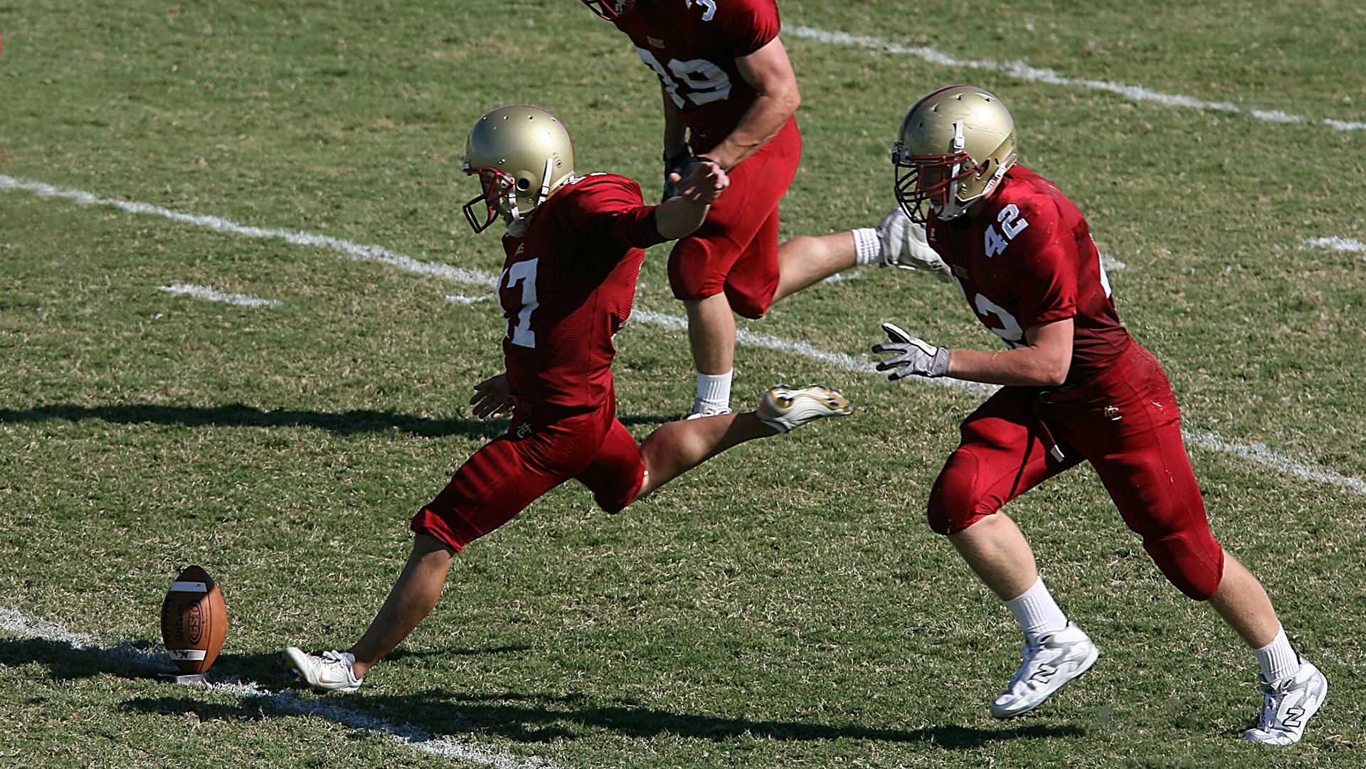 球员在比赛中以出色防守影响比赛结果被赞誉，球员就应该在